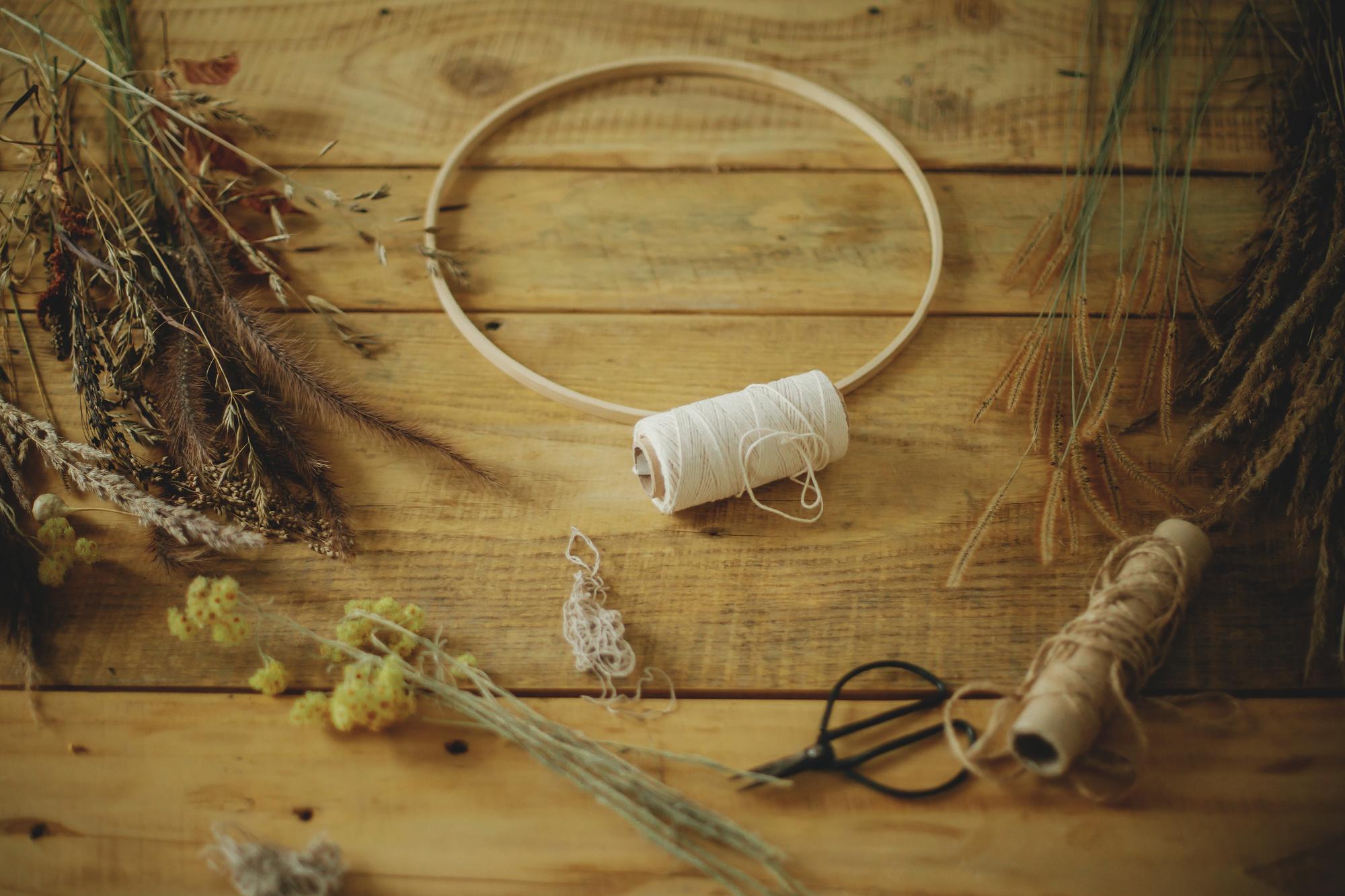 Soft workshop corner with threads and hoop